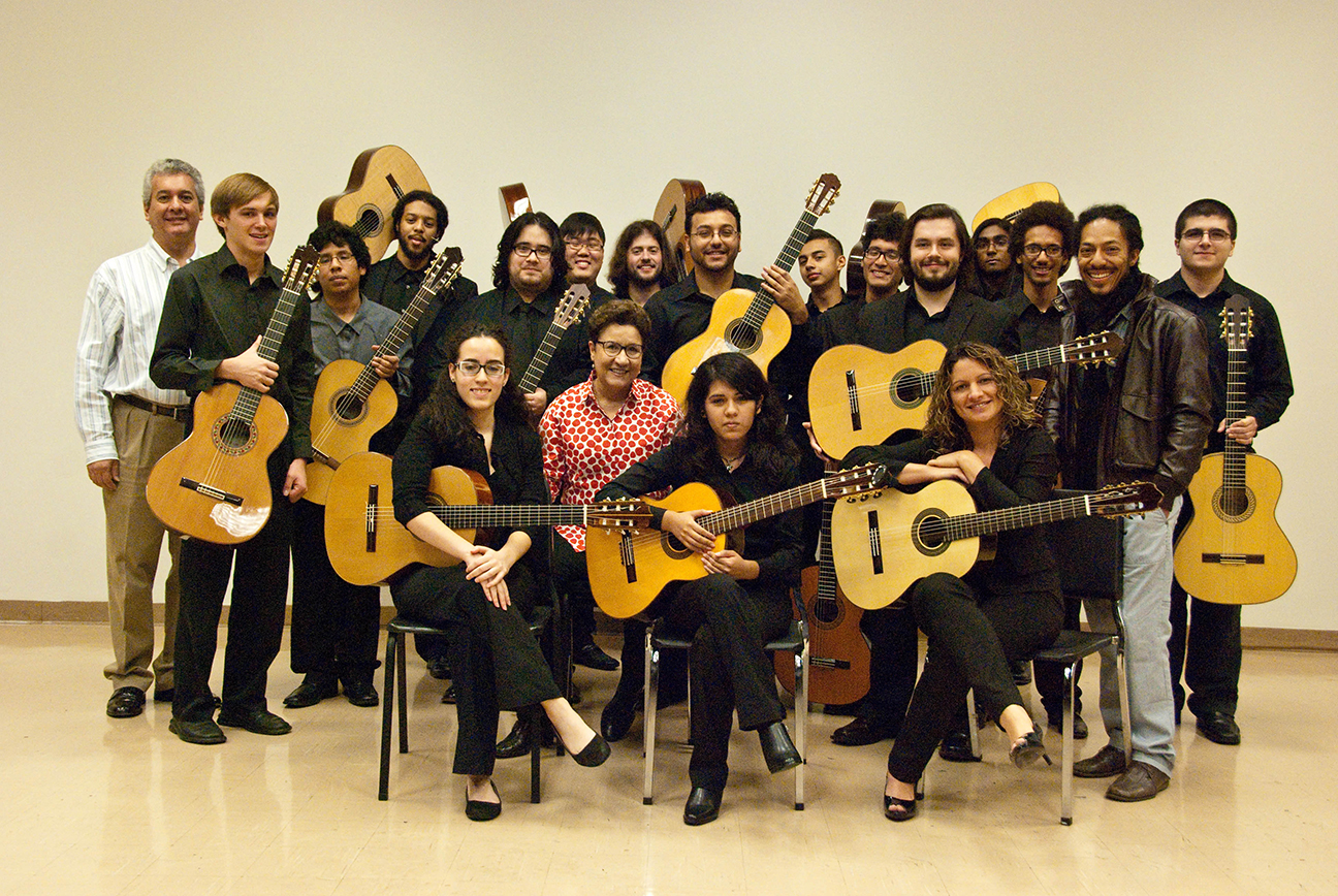 The NJCU guitar program in 2013; some of the students and their teachers: Francisco Roldán (1st on left), João Luiz (2nd on right) and AMR (red in center).
